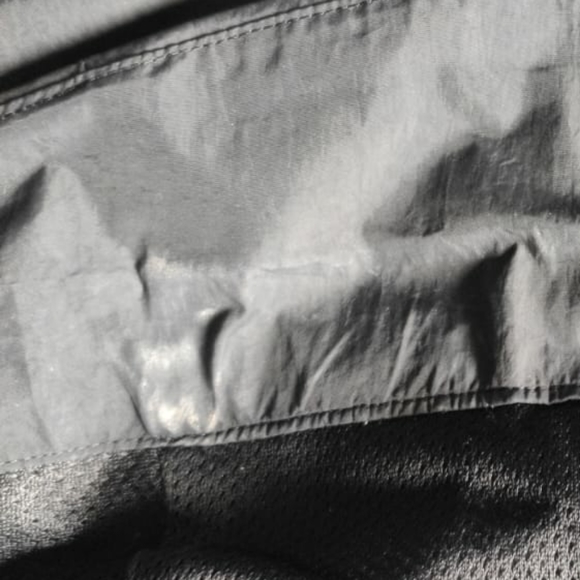 Uni Qlo windbreaker - Picture 5 of 6